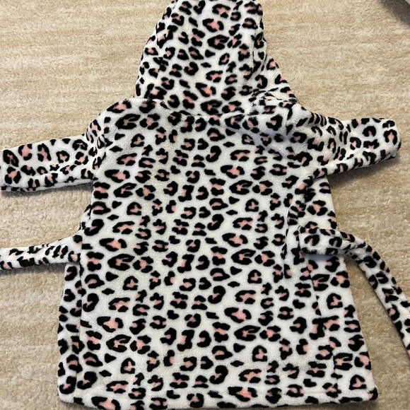 Modern Baby Super Soft Leopard Print Robe with hood! - Picture 7 of 7